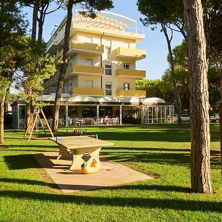 Aparthotel La Pineta Lido di Jesolo Zewnętrze zdjęcie